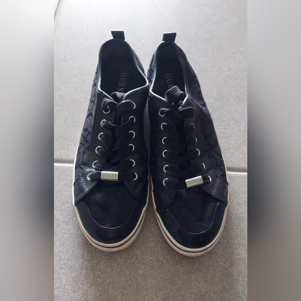 Shoes - Picture 2 of 4